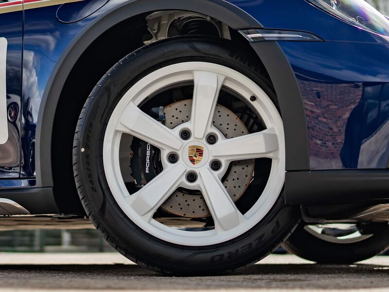 PORSCHE 911