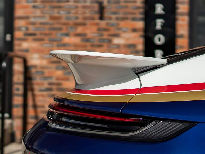 PORSCHE 911