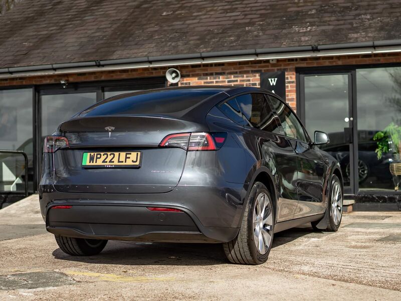 TESLA MODEL Y