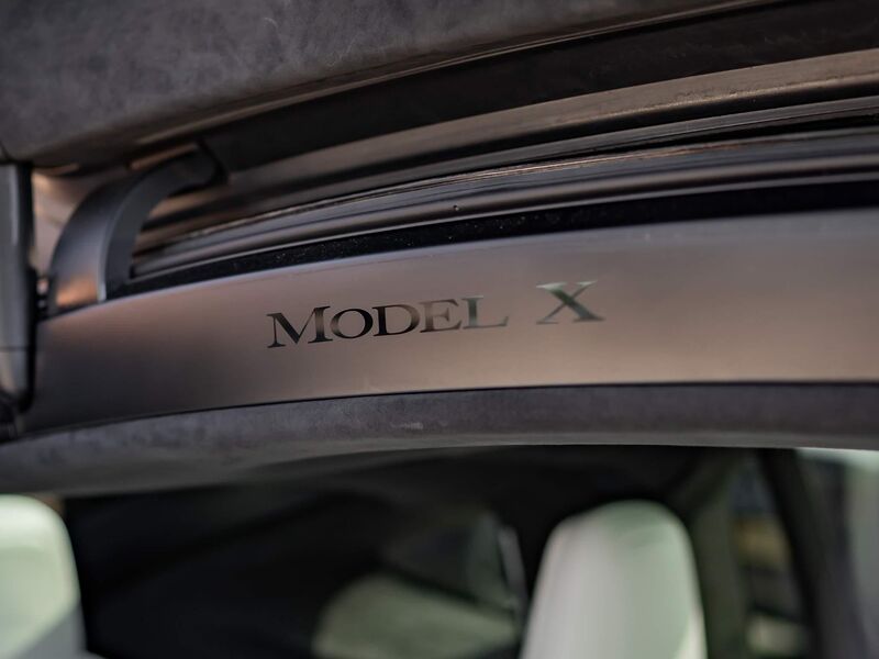TESLA MODEL X