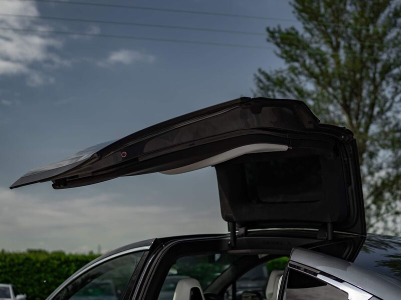 TESLA MODEL X