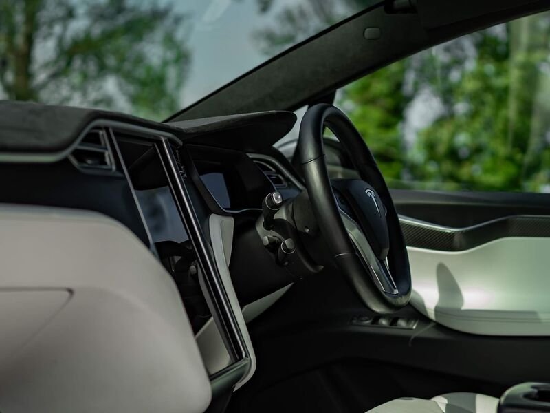 TESLA MODEL X