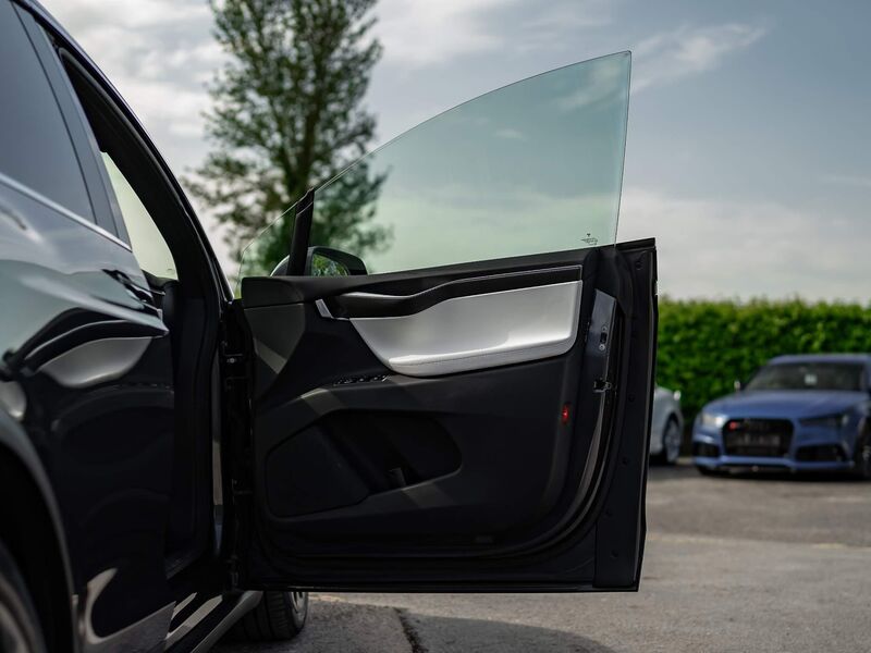 TESLA MODEL X