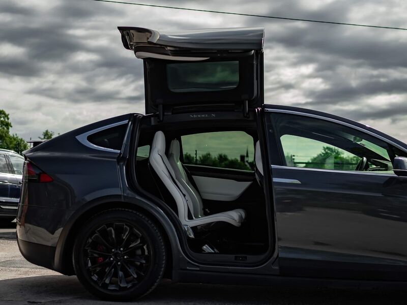 TESLA MODEL X
