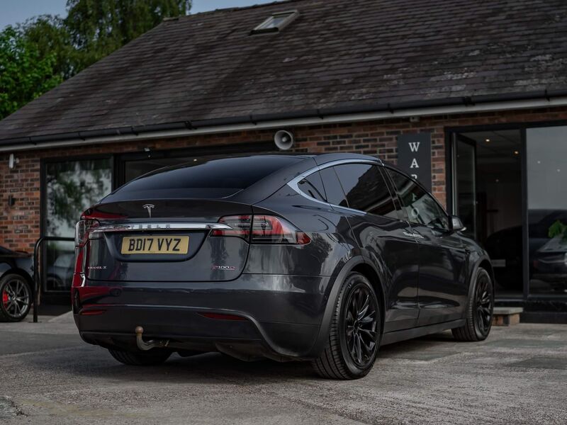 TESLA MODEL X