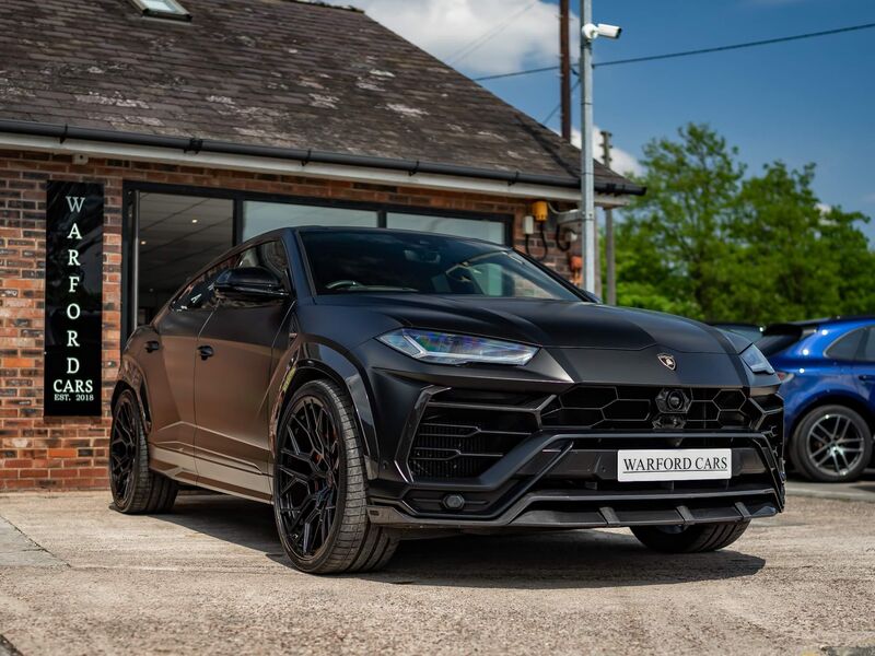 LAMBORGHINI URUS