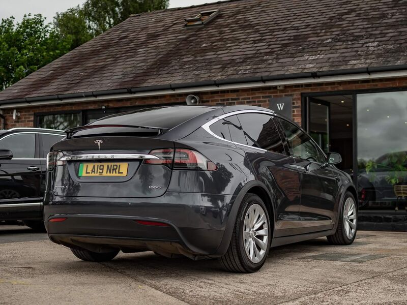 TESLA MODEL X