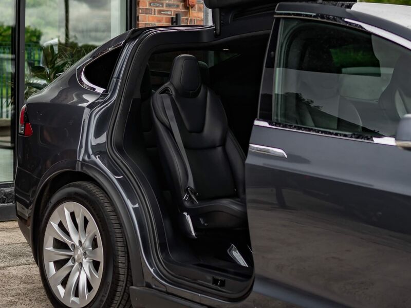 TESLA MODEL X