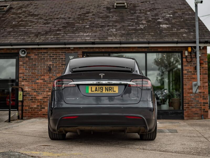 TESLA MODEL X