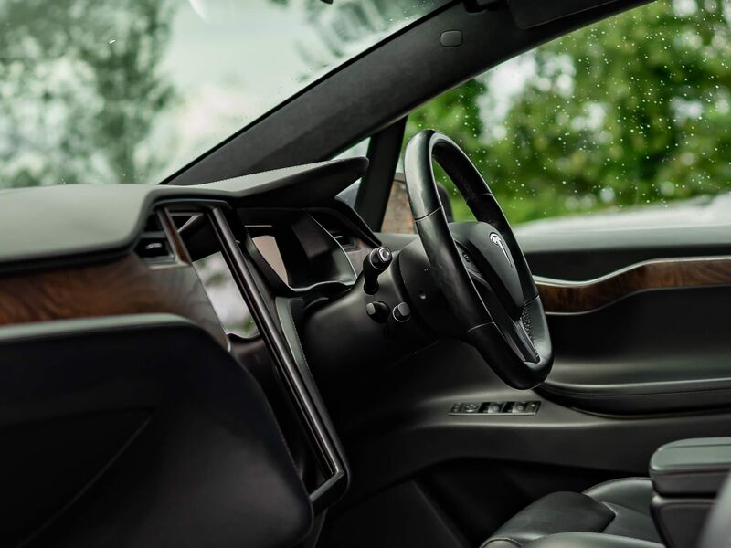 TESLA MODEL X