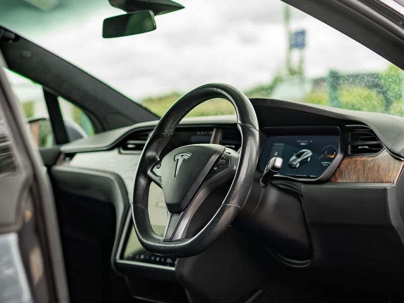 TESLA MODEL X