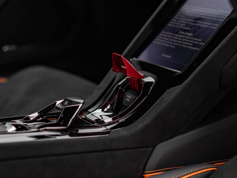 LAMBORGHINI HURACAN