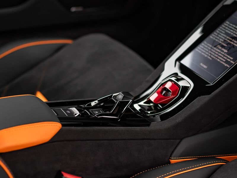 LAMBORGHINI HURACAN
