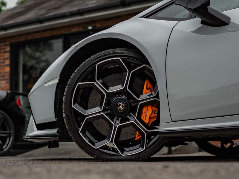 LAMBORGHINI HURACAN