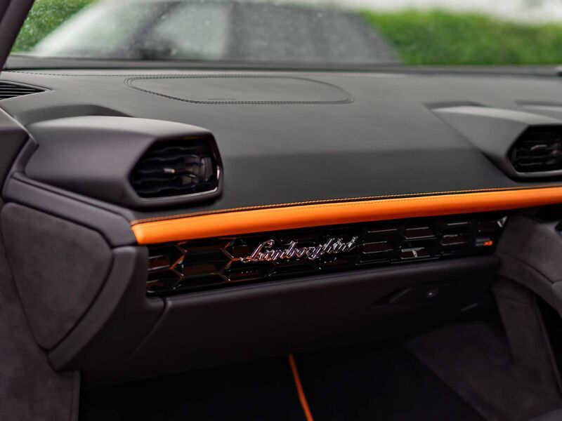 LAMBORGHINI HURACAN