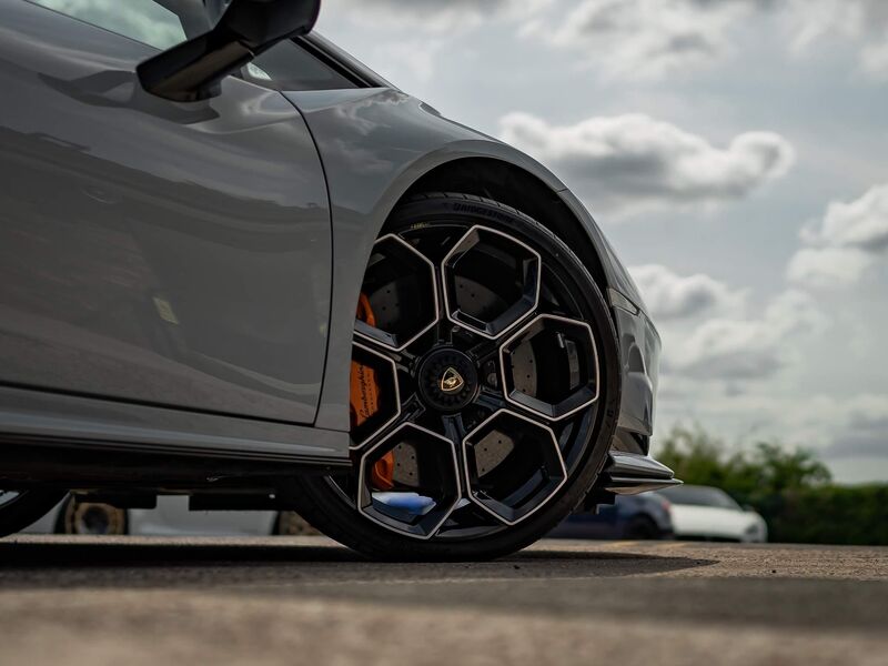 LAMBORGHINI HURACAN