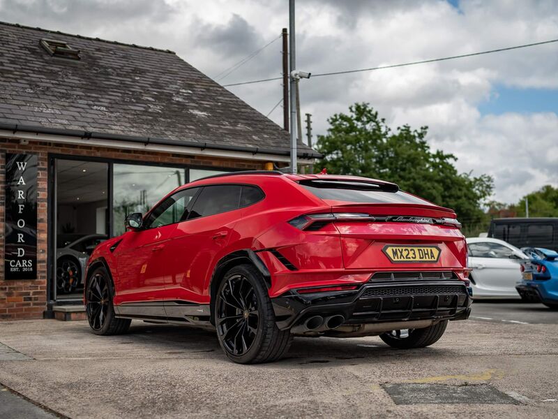 LAMBORGHINI URUS