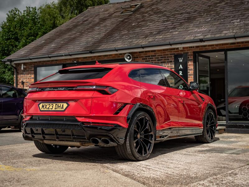 LAMBORGHINI URUS