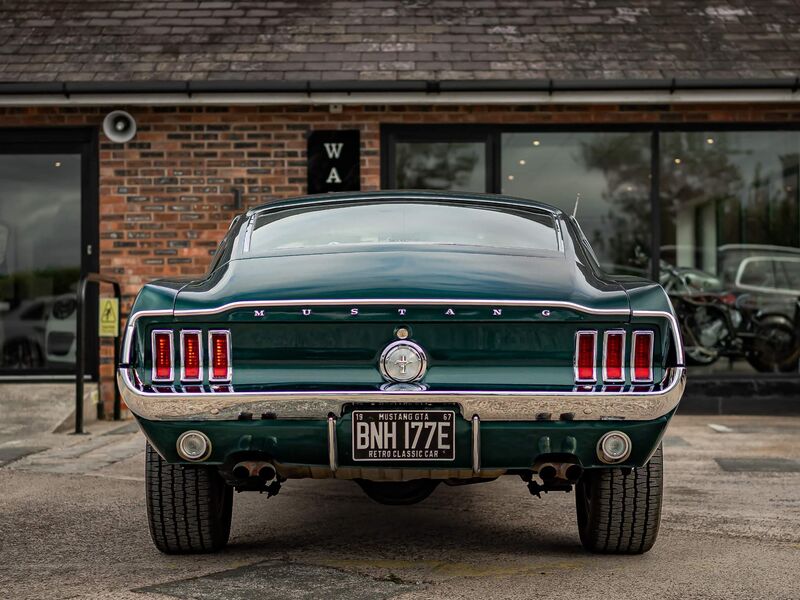 FORD MUSTANG