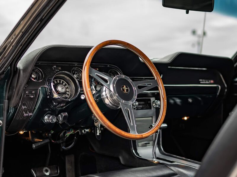FORD MUSTANG