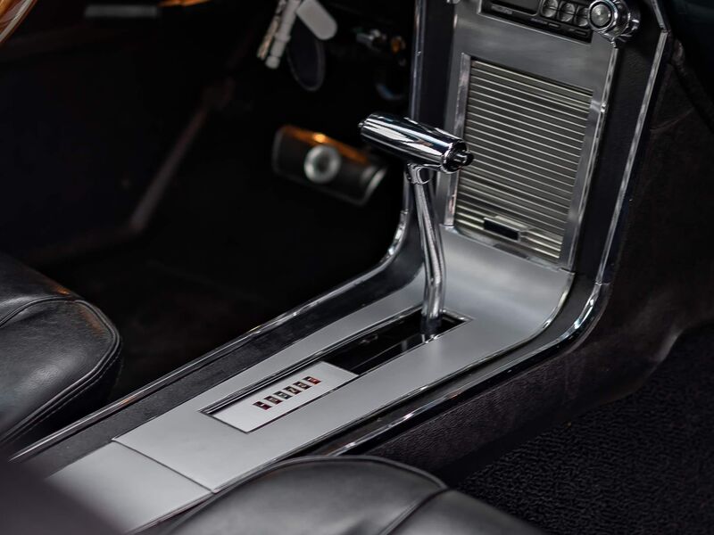 FORD MUSTANG