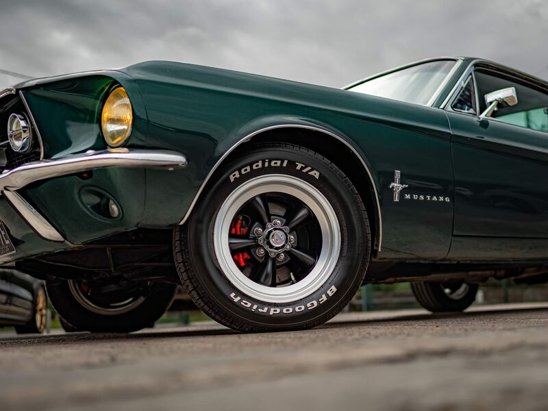 FORD MUSTANG