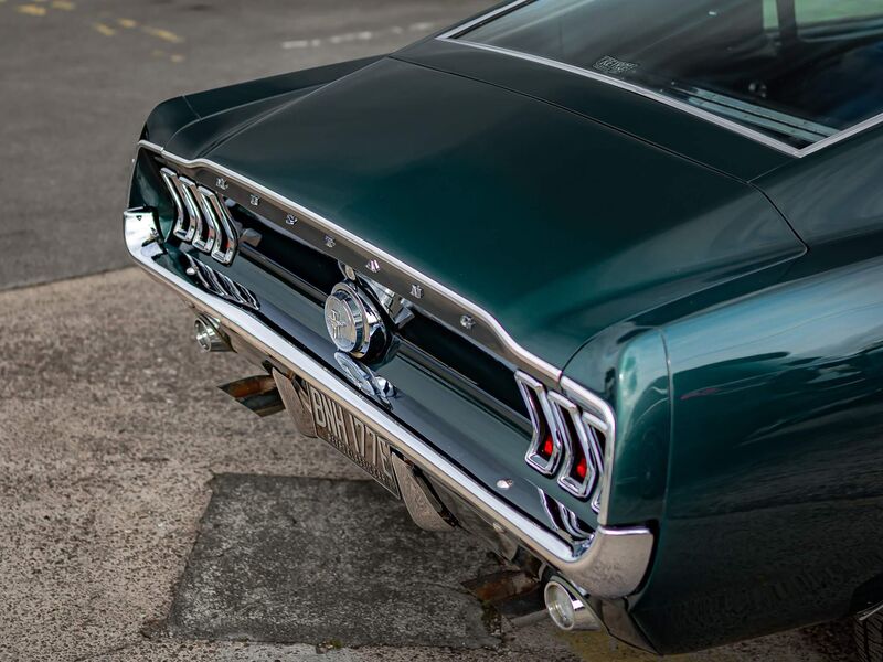 FORD MUSTANG