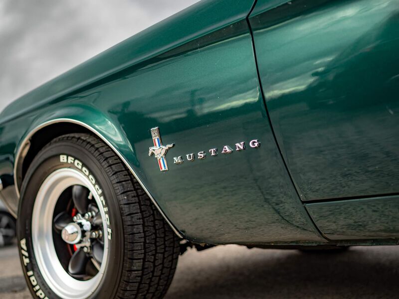 FORD MUSTANG