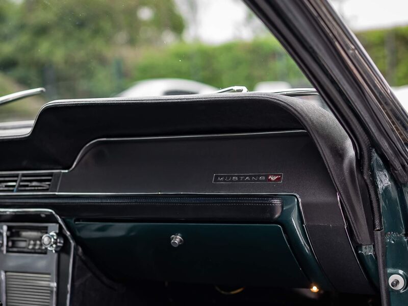 FORD MUSTANG