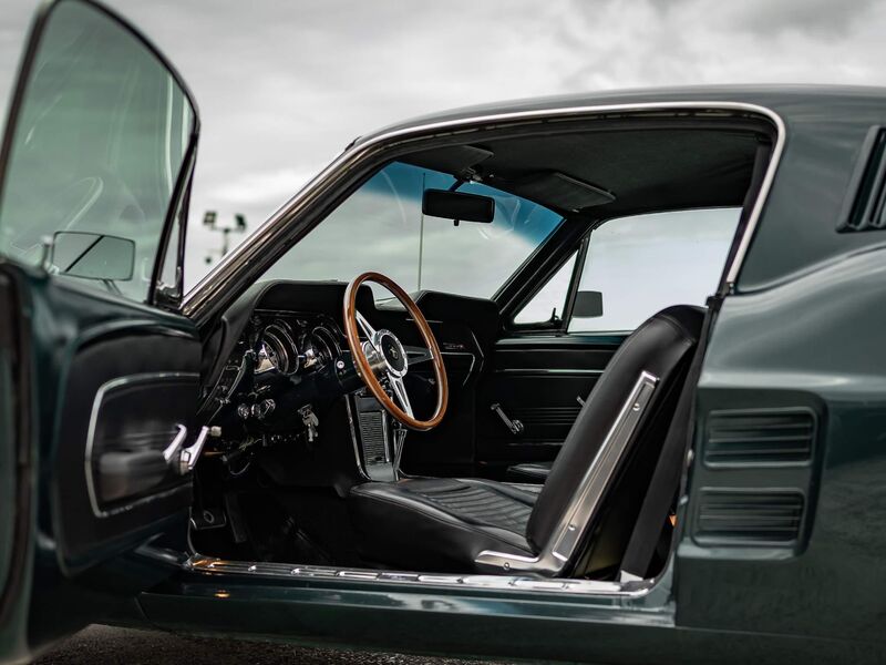 FORD MUSTANG