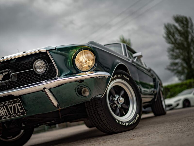 FORD MUSTANG