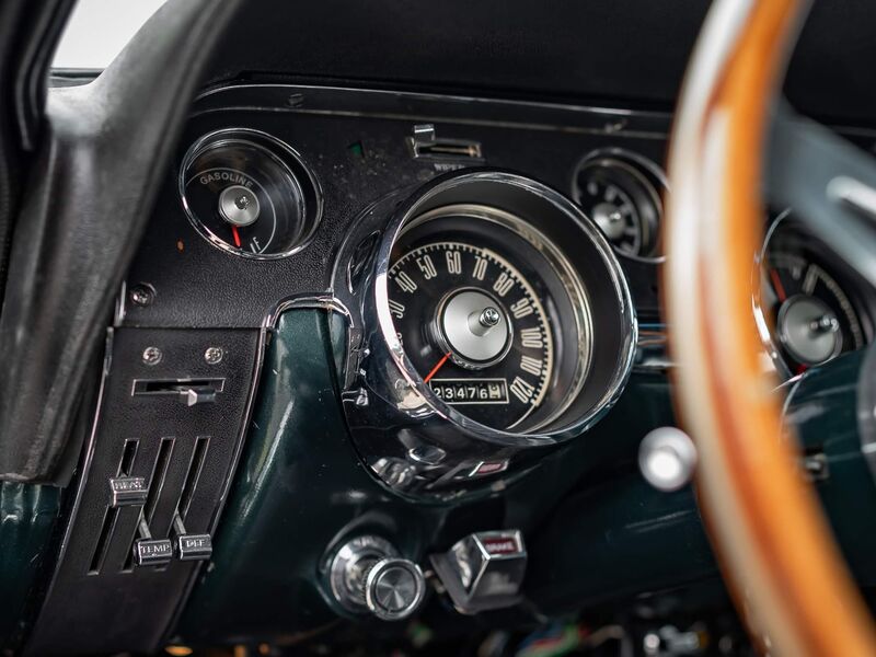 FORD MUSTANG