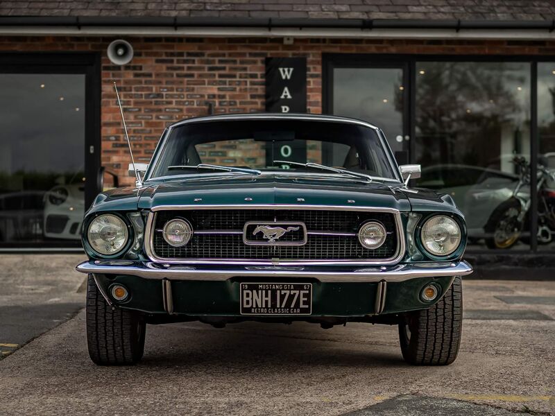 FORD MUSTANG