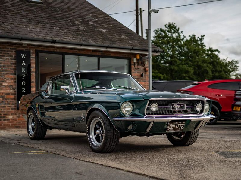 FORD MUSTANG
