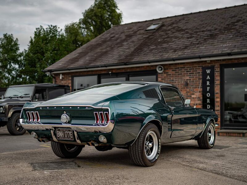 FORD MUSTANG