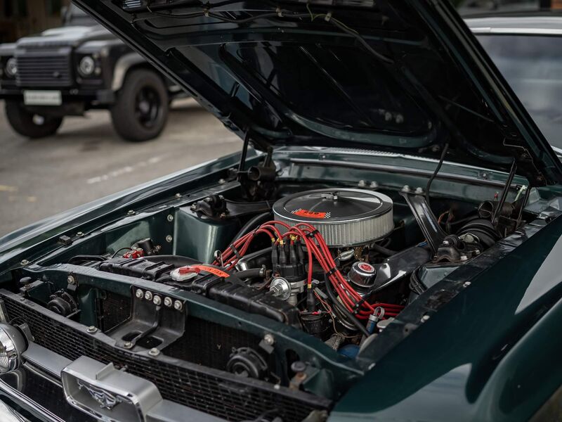 FORD MUSTANG