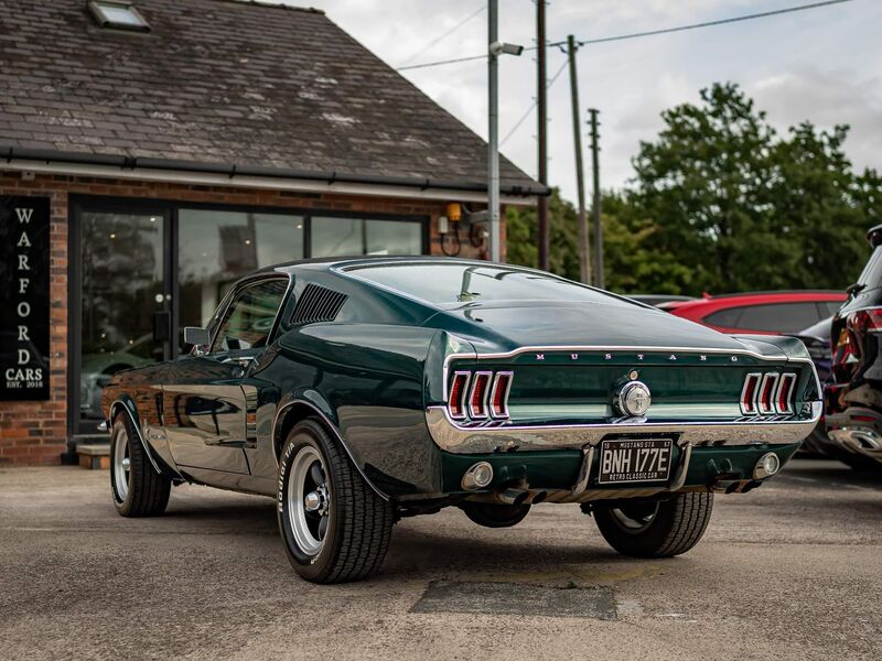 FORD MUSTANG
