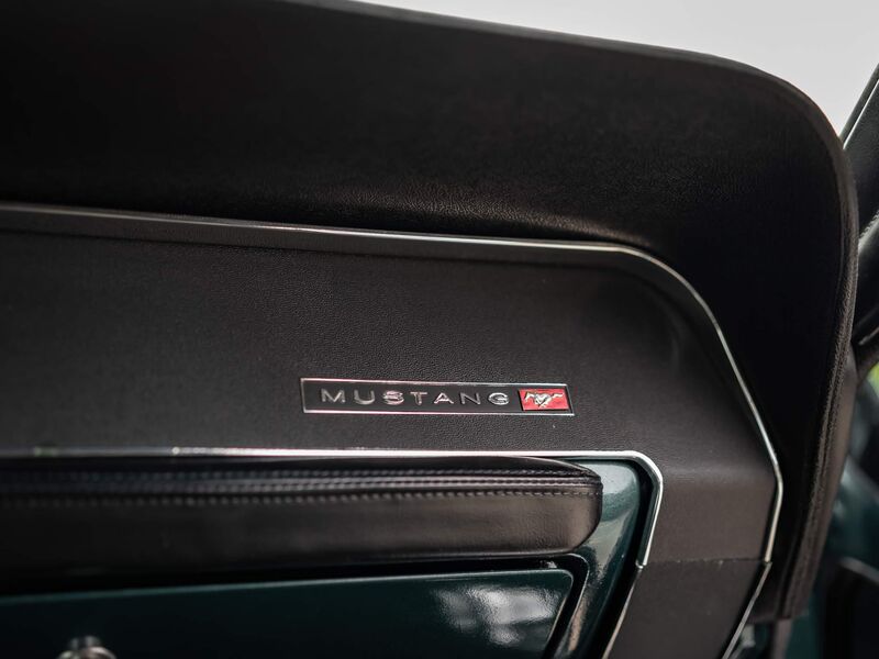 FORD MUSTANG