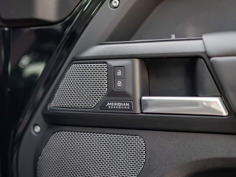 LAND ROVER DEFENDER 110