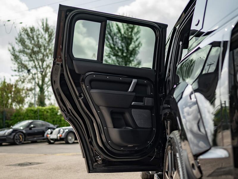 LAND ROVER DEFENDER 110