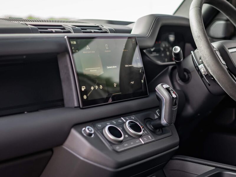 LAND ROVER DEFENDER 110