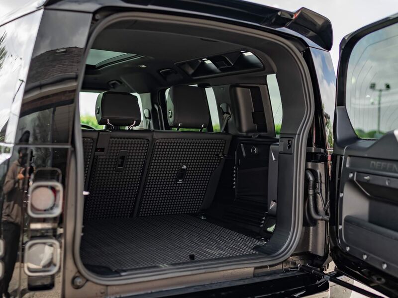 LAND ROVER DEFENDER 110