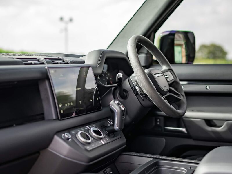 LAND ROVER DEFENDER 110