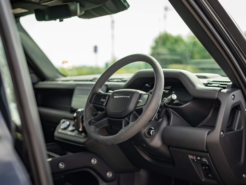 LAND ROVER DEFENDER 110