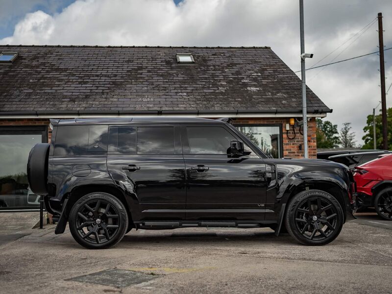 LAND ROVER DEFENDER 110