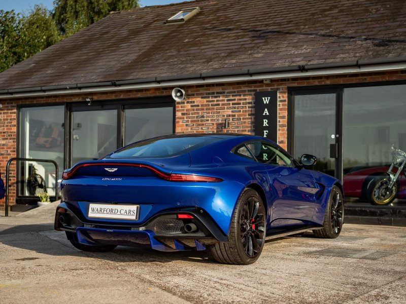 ASTON MARTIN VANTAGE