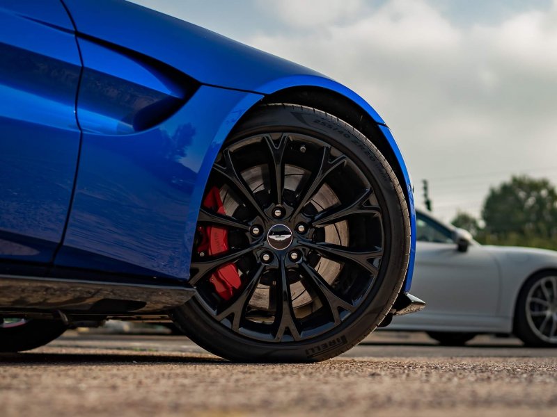 ASTON MARTIN VANTAGE