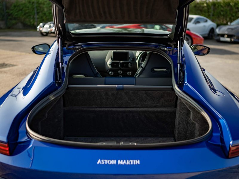 ASTON MARTIN VANTAGE