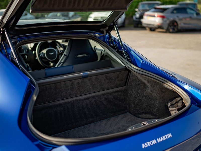 ASTON MARTIN VANTAGE