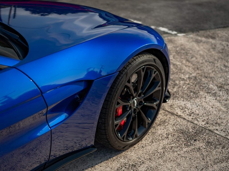 ASTON MARTIN VANTAGE